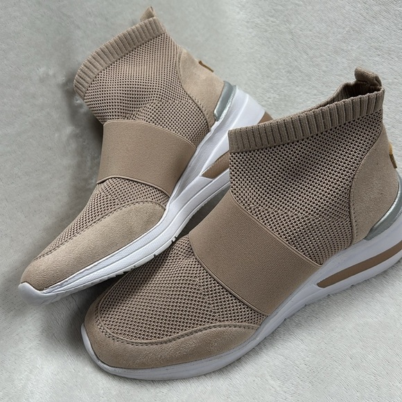 Mudd Soft Tan, White Trim  Hi-Top Slip On Sneaker Sz: 7.5 - Picture 6 of 8